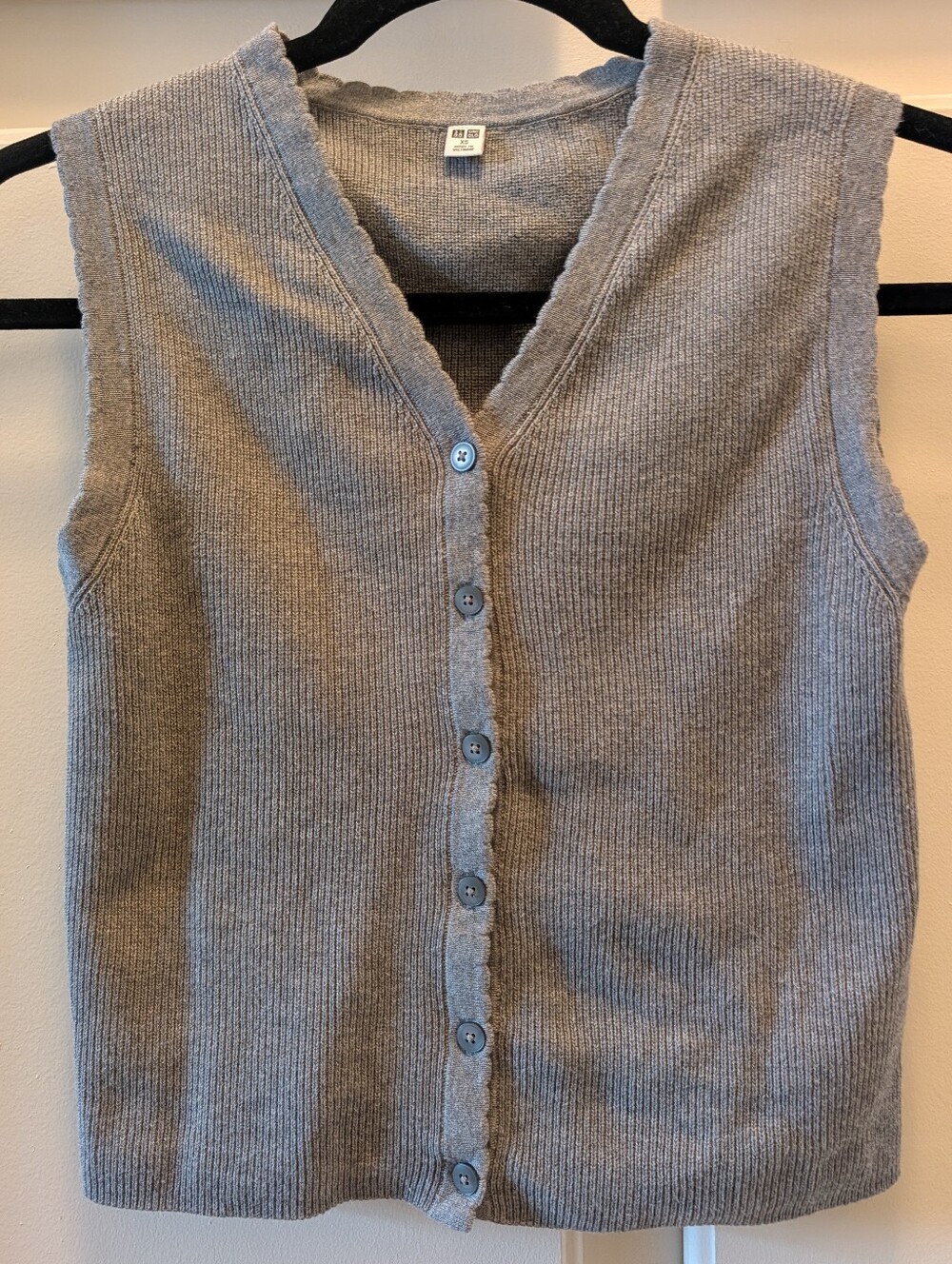 Uniqlo - Women's Scalloped Sweater Vest